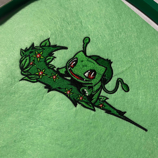 LIMITED Ivysaur X EMBROIDERED T-Shirt